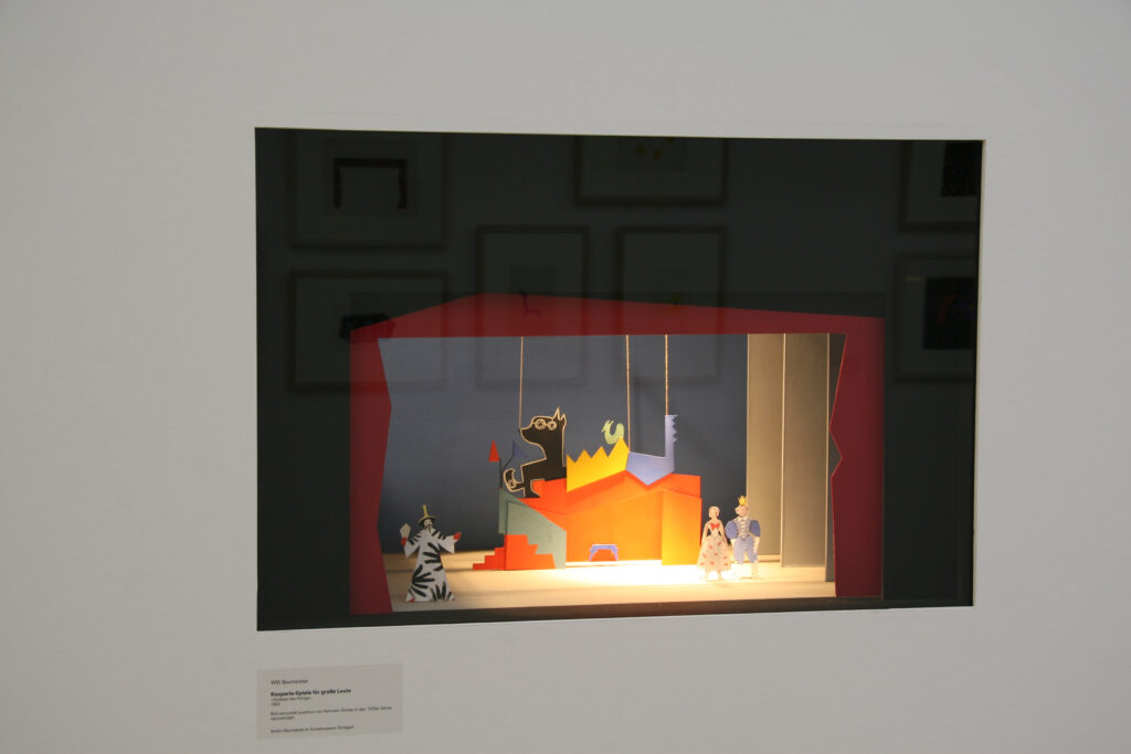 Ausstellungsansicht "Im Rampenlicht. Baumeister als Bühnenbildner" Kunstmuseum Stuttgart, 2007.
