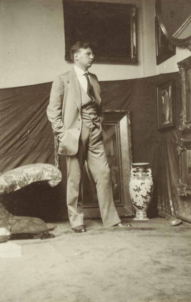 Willi Baumeister in seinem ersten Atelier in Stuttgart