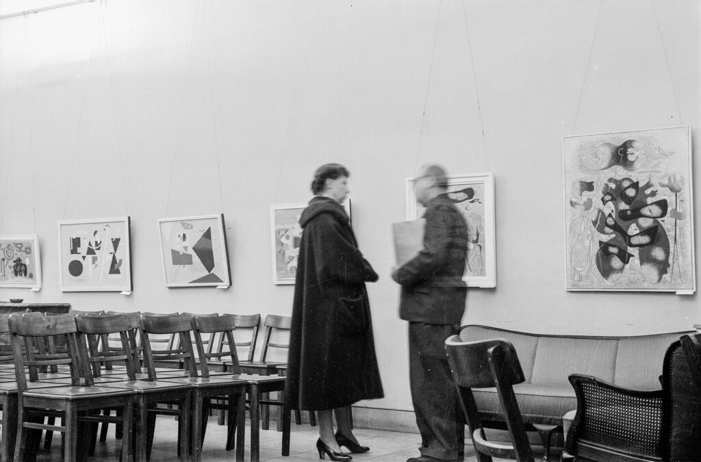 Willi Baumeister und Unbekannt in der Galerie Hanna Bekker vom Rat, Frankfurt a. M., 1951