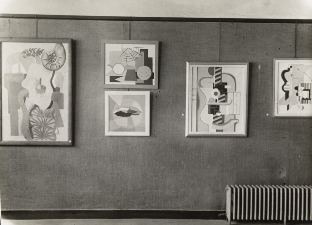 Wand mit Kunstwerken in Paris, 1930