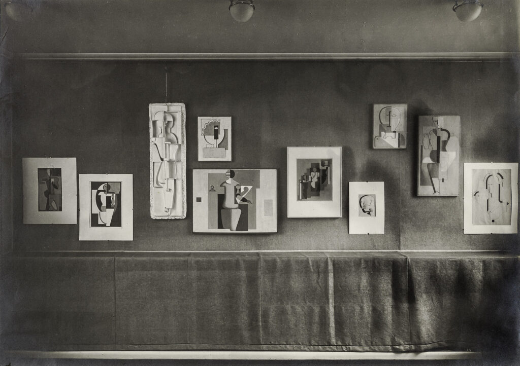 Ansicht einer Austellung, Bilder hängen an der Wand, Kunsthaus Schaller, Stuttgart