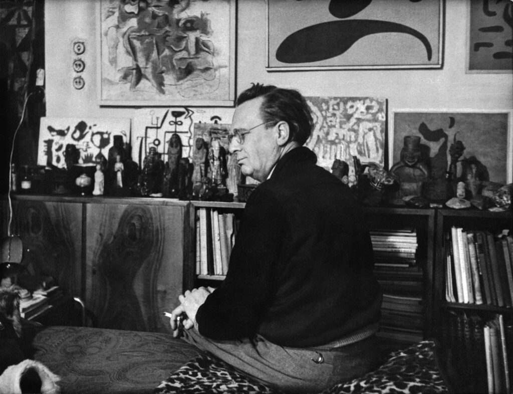 Willi Baumeister im Wohnzimmer in Stuttgart