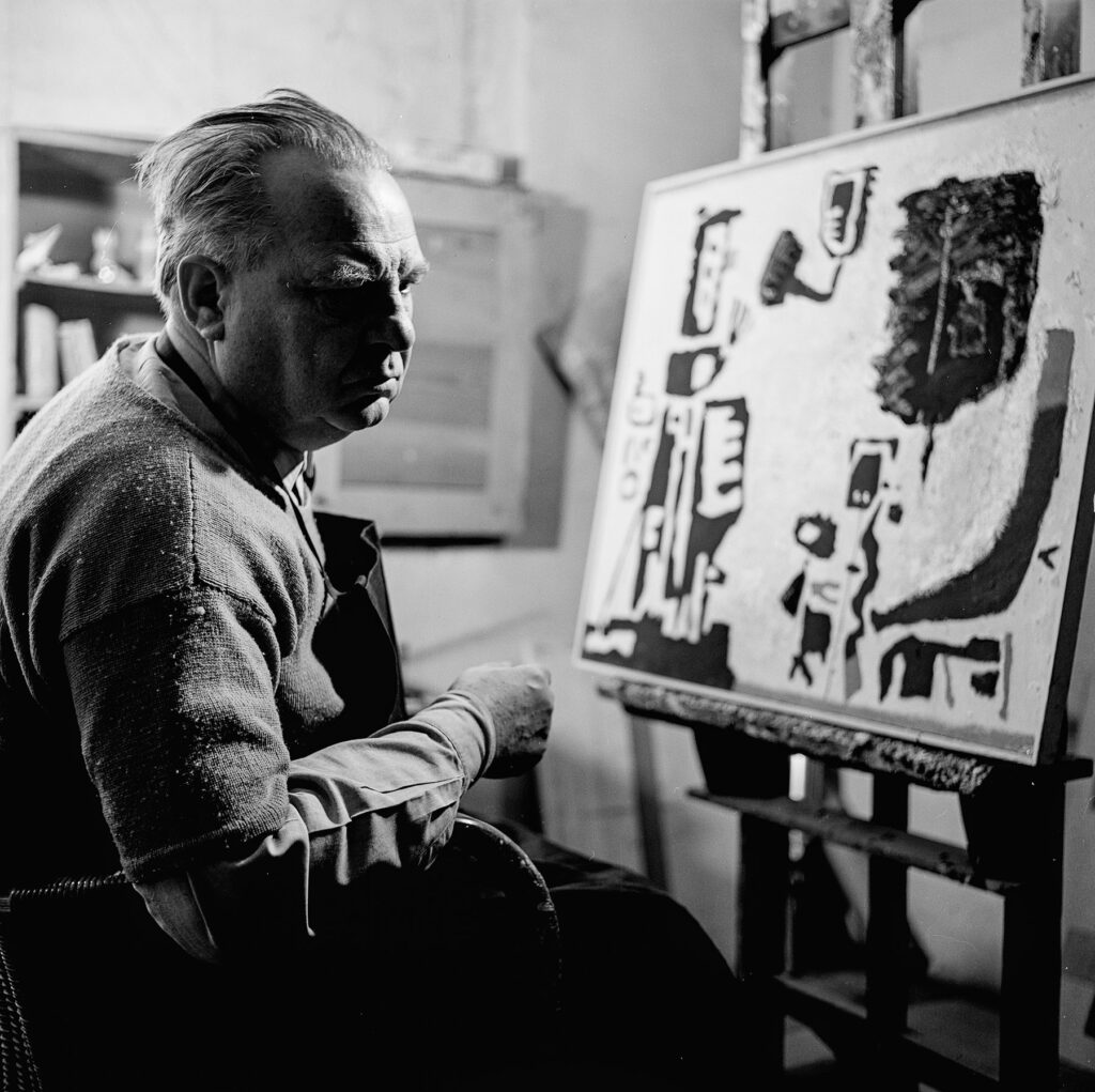 Willi Baumeister vor der Staffelei im Atelier