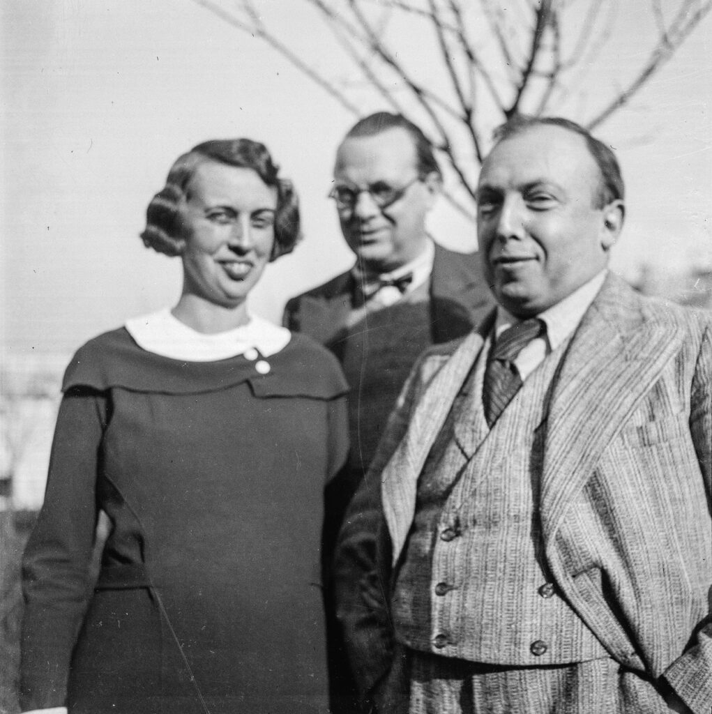 Margrit und Willi Baumeister zusammen mit Julius Bissier in Frankfurt
