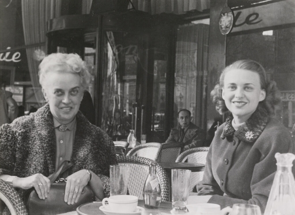 Foto: schwarz-weiß: Margrit und Krista Baumeister in Italien