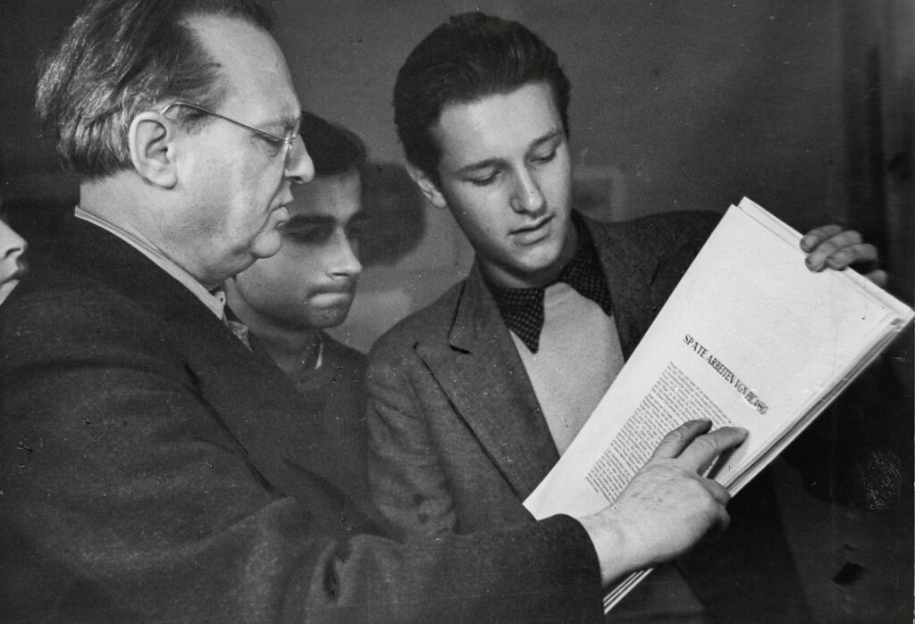 Willi Baumeister mit seinen Schülern