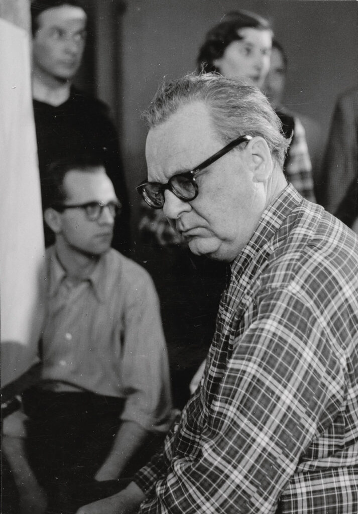 Foto: schwar-weiß: Willi Baumeister an der Akademie der Bildenden Künste, circa 1952