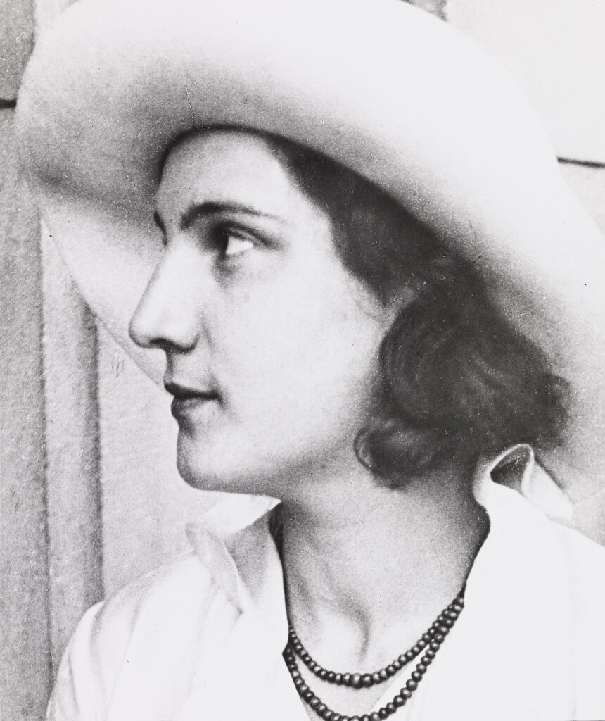 Portraitfoto: schwarz-weiß: Marta Hoepffner