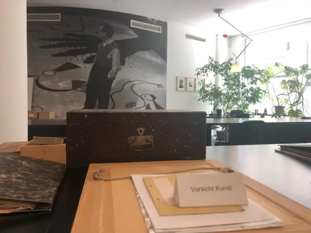 BACKSTAGE im Archiv Baumeister @kunstmuseumstuttgart am Freitag, 25.07. / 18 Uhr. Anmeldung: fuehrung@kunstmuseum-stuttgart.de oder TEL.: 0711/216 196 25 / Treffpunkt: Foyer Kunstmuseum Stuttgart 
#backstage#öffentlicheführung#archivbaumeister#kunstmuseumstuttgart#stuttgartcity