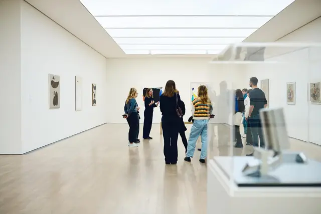 Mit Prof. Dr. Wibke Neugebauer @abk_gemaelde.restaurierung am Europäischen Tag der Restaurierung @kunstmuseumstuttgart im Ausstellungsraum @willi_baumeister 
#rückblick#tagderrestaurierung#abkstuttgart#archivbaumeister#im#kunstmuseumstuttgart#willibaumeister#willibaumeisterstiftung#wüstenrotstiftung