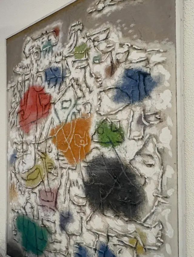 Das Werk >Belebte Halde II< von Willi Baumeister aus dem Jahr 1949, befindet sich aktuell in der Sammlung der BW-Bank in Stuttgart. An der Langen Nacht der Museen, am Samstag, den 21.03. gibt es auch wieder die Möglichkeit, Teile der Sammlung und auch das Werk vom Baumeister dort zu sehen. Also, kommt vorbei!
#willibaumeister#sammlungbwbank#stuttgartcity#langenachtdermuseen#klassischemoderne