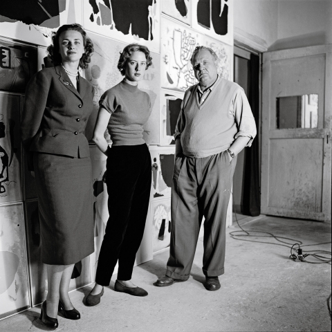 Krista Gutbrod (geb. Baumeister), Felicitas Baumeister und Willi Baumeister 1955/ ab-f-004-014
