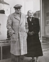 Willi Baumeister with gallerist Hanna Bekker vom Rath